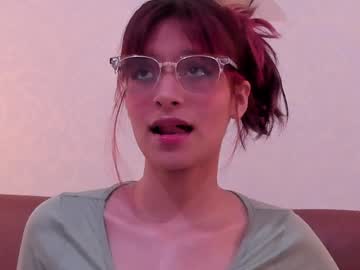 Redmeloddy Chaturbate stream image from January 16, 2025