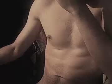 Coolmementox Chaturbate stream image from January 16, 2025