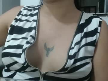 Hellennmoon Chaturbate stream image from January 16, 2025