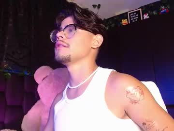 Isaac_Saenz Chaturbate stream image from January 17, 2025