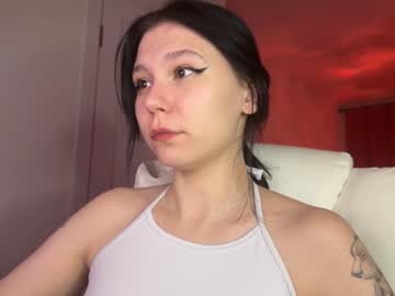 Pinkdollylovv Chaturbate stream image from January 17, 2025