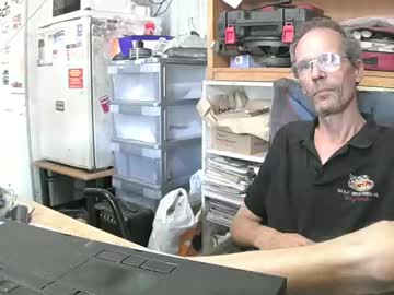 04oldskool Chaturbate stream image from January 17, 2025