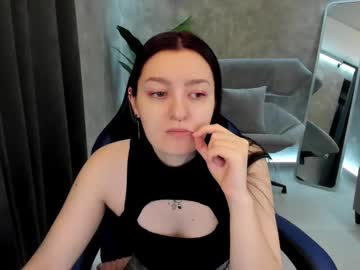 Julie_Lol Chaturbate stream image from January 17, 2025