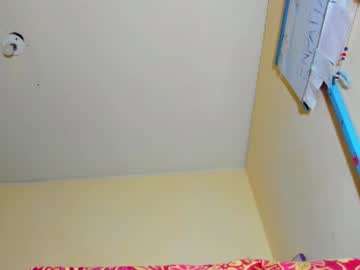 Emmawuilian Chaturbate stream image from January 17, 2025