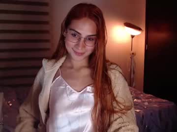 Carolayn12 Chaturbate stream image from January 17, 2025