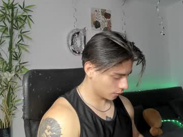Gio_Russo Chaturbate stream image from January 17, 2025