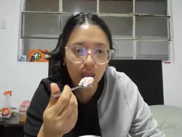 Sweetyypeach Chaturbate stream image from January 17, 2025