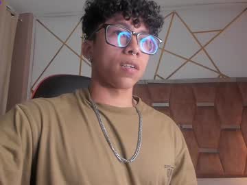Akazaboy Chaturbate stream image from January 17, 2025