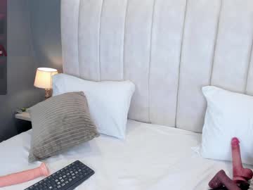 Emmarous21 Chaturbate stream image from January 17, 2025