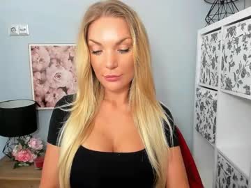 Aullorasensual Chaturbate stream image from January 17, 2025