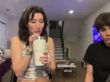 Sluttylilsister Chaturbate stream image from January 17, 2025