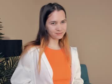 Sunnfinch Chaturbate stream image from January 17, 2025