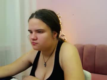 Adelecruzz Chaturbate stream image from January 17, 2025