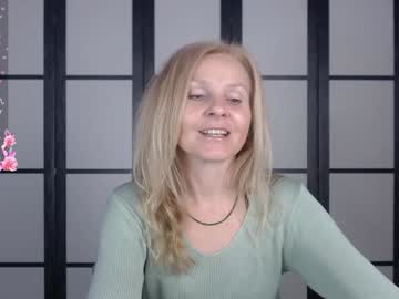 Lialialiaa Chaturbate stream image from January 17, 2025