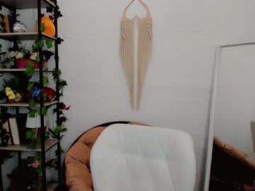 R38eca Chaturbate stream image from January 17, 2025