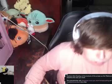 Yourtrapuwu Chaturbate stream image from January 17, 2025