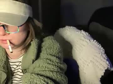 Zombiemommmy Chaturbate stream image from January 17, 2025