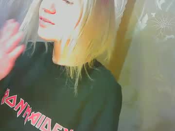 Karolynafox Chaturbate stream image from January 17, 2025