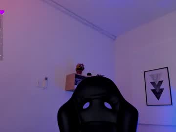 Little_Amber_12 Chaturbate stream image from January 17, 2025