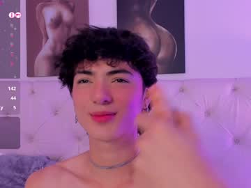 Elliot_Younng Chaturbate stream image from January 17, 2025