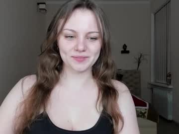 Kuefirakuki Chaturbate stream image from January 17, 2025
