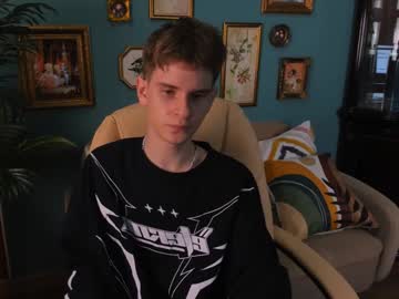 Yooung_Kitten Chaturbate stream image from January 17, 2025