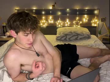 Aronyou_Win Chaturbate stream image from January 17, 2025