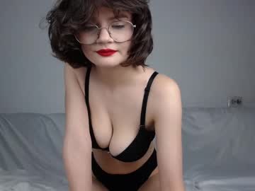 Junnewers Chaturbate stream image from January 17, 2025