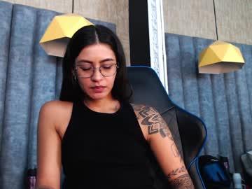 Larakroff Chaturbate stream image from January 17, 2025