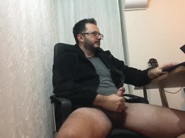 Redhattt Chaturbate stream image from January 17, 2025