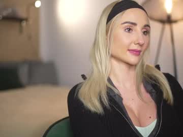 Blondiefromtheblock Chaturbate stream image from January 17, 2025