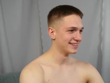 Dustyn_Fox Chaturbate stream image from January 17, 2025