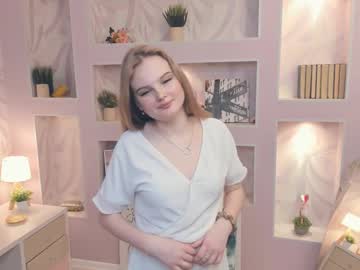 Gwenbiers Chaturbate stream image from January 17, 2025