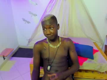 Peluche_Ebony1 Chaturbate stream image from January 17, 2025