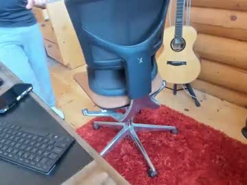 Wobbleon Chaturbate stream image from January 17, 2025