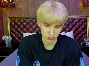 Maxwellcute Chaturbate stream image from January 17, 2025