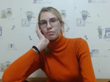 Emmakriss Chaturbate stream image from January 17, 2025