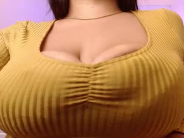 Chlomills Chaturbate stream image from January 17, 2025