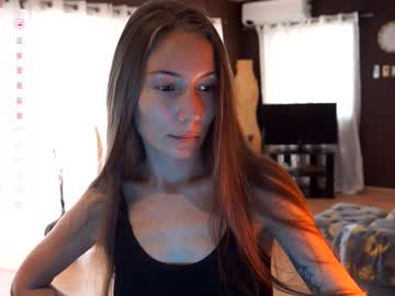 Holyvivian Chaturbate stream image from January 18, 2025