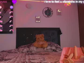 Hilary_Jones_22 Chaturbate stream image from January 18, 2025