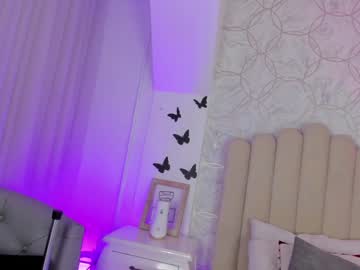 Pollygrey_ Chaturbate stream image from January 18, 2025