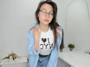 Rowenabodwell Chaturbate stream image from January 18, 2025