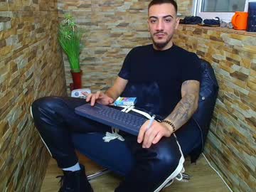 Andrewbanner Chaturbate stream image from January 18, 2025