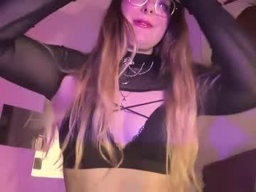Elysia_Buns Chaturbate stream image from January 18, 2025