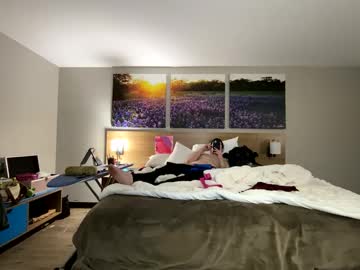 Hentiehoney Chaturbate stream image from January 18, 2025