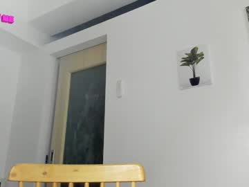 Hottycrishinaxx Chaturbate stream image from January 18, 2025