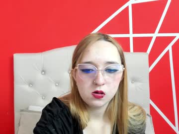 Liaroberts1 Chaturbate stream image from January 18, 2025