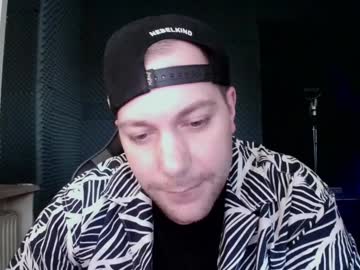 Guenz21 Chaturbate stream image from January 18, 2025