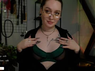 Koracrosbie Chaturbate stream image from January 18, 2025