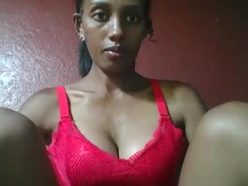 Ninie246746 Chaturbate stream image from January 18, 2025
